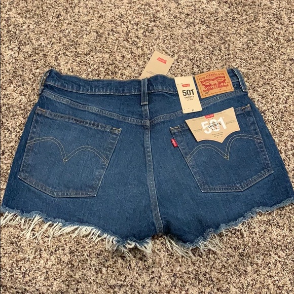 Levi’s 501 mid rise shorts size 31 - Picture 2 of 4
